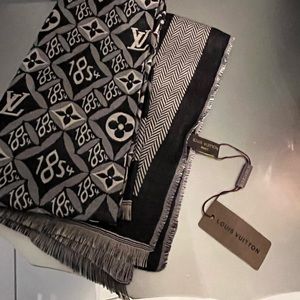 Louis Vuitton scarf